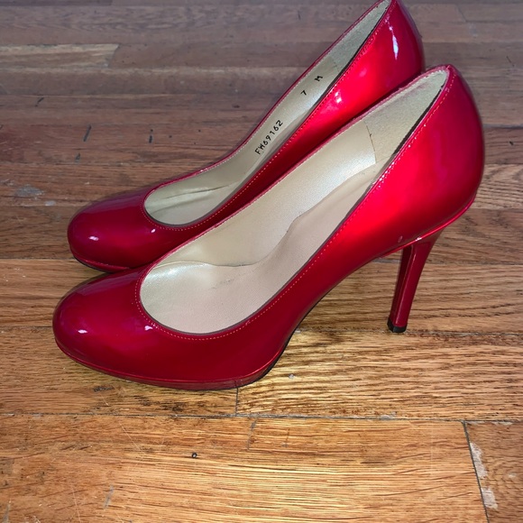 stuart weitzman red shoes